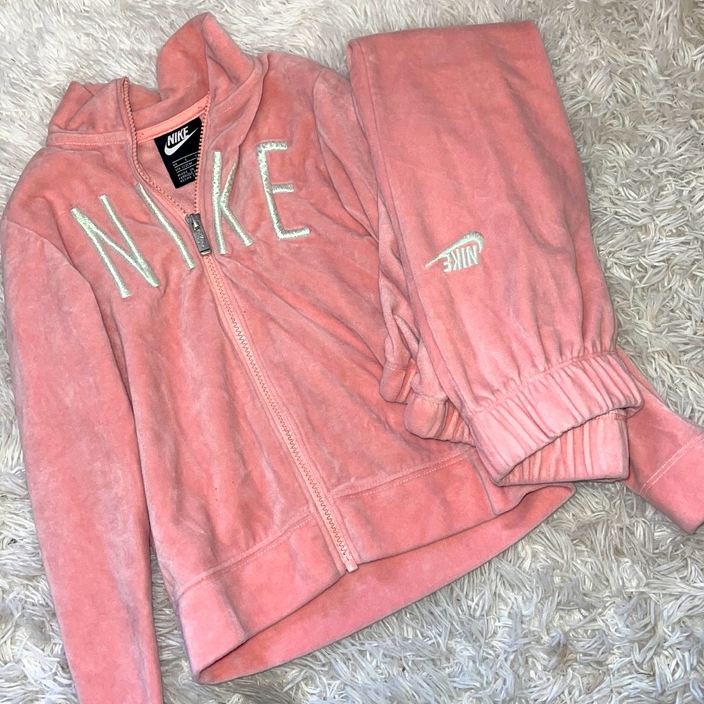Girls Nike Sweat Suit